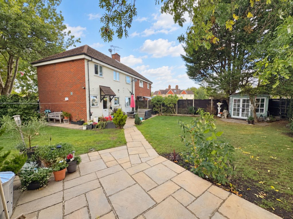 House in Mole Valley, Leatherhead - View 3