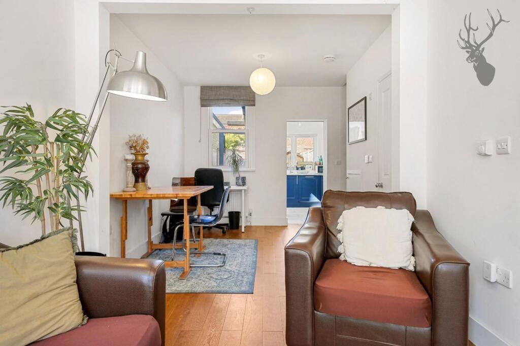 House in London - View 5