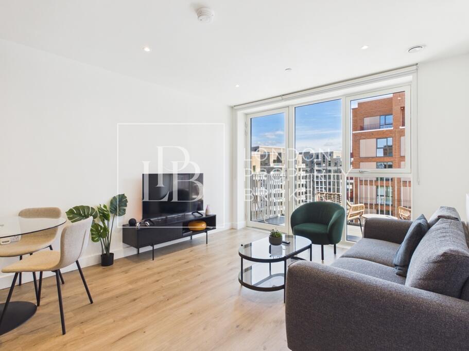 Apartment in London, Thamesmead - More