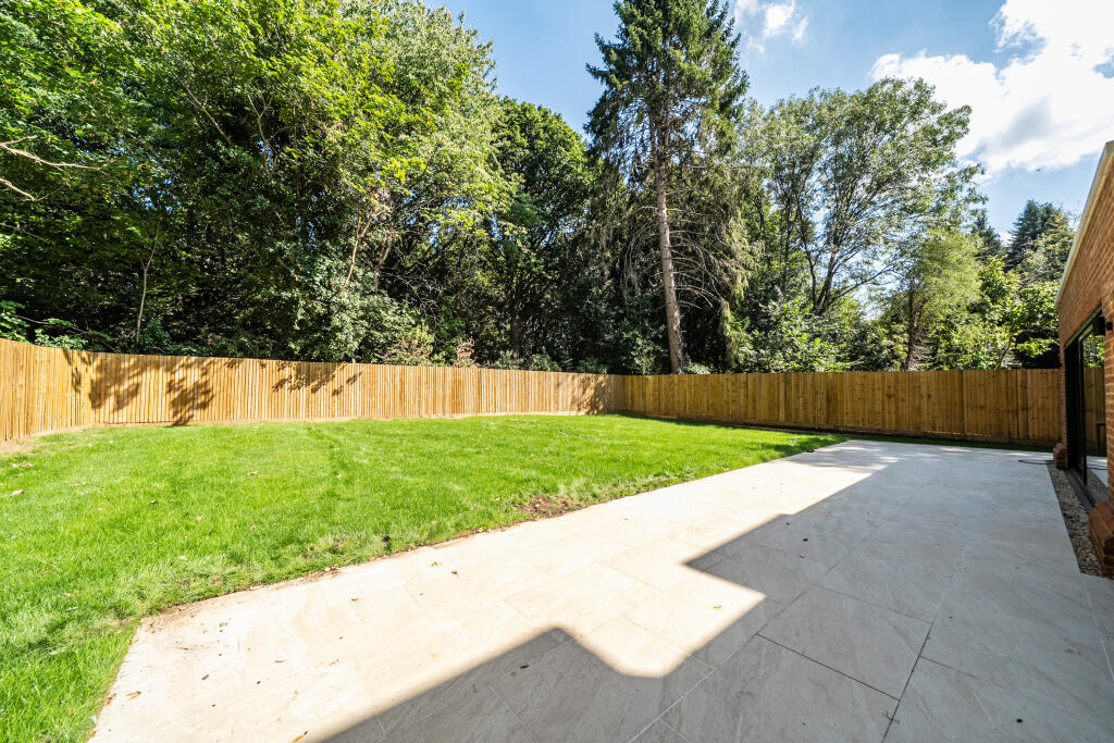 House in Tadworth - View 3