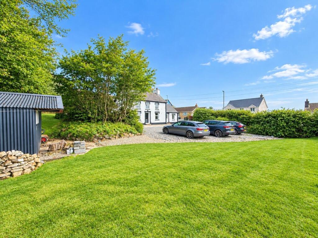 House in Croeslan, Croes-lan, Troedyraur - More