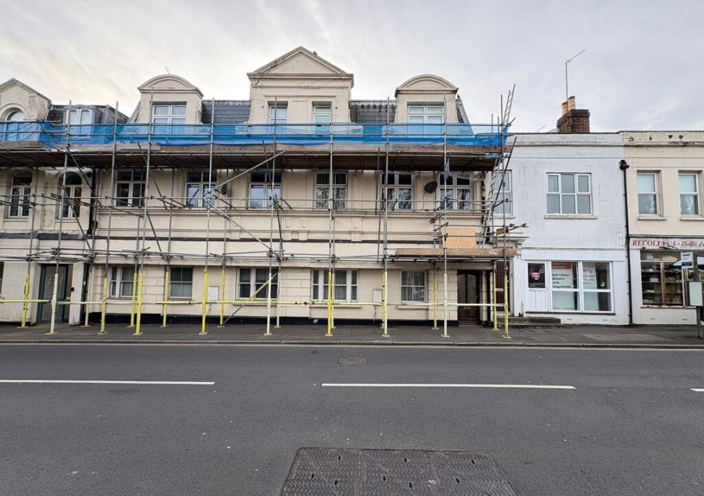 Main image of property: Flat 1, 13 Junction Road, Burgess Hill, West Sussex, RH15 0HR