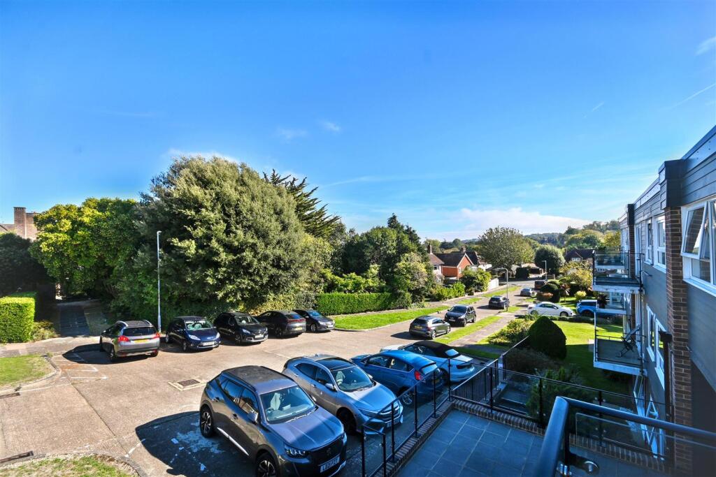 Apartment in Eastbourne, Ratton Village - View 2
