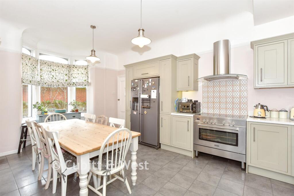 Oriel Road, Portsmouth, Hampshire photo 3