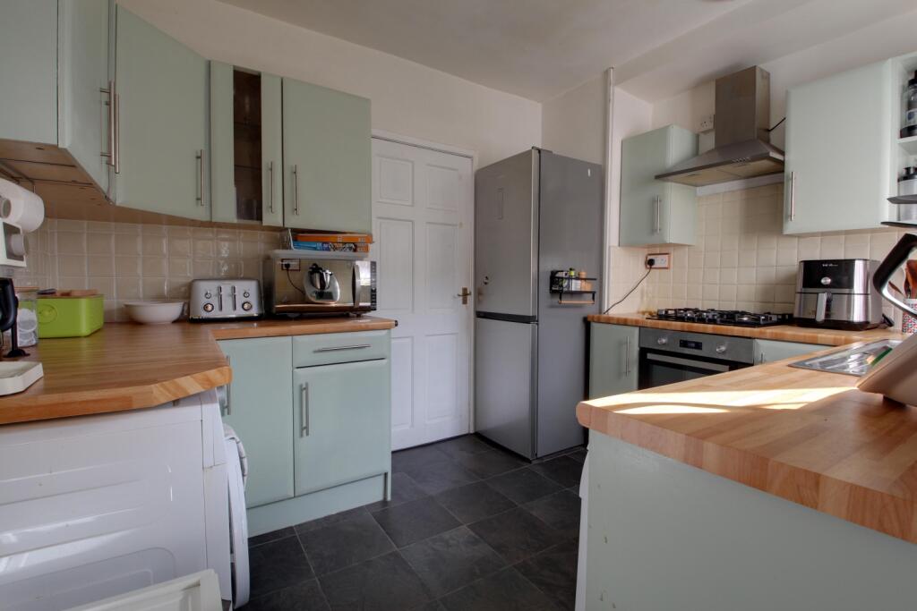 7 Lickless Avenue, Horsforth, Leeds photo 3