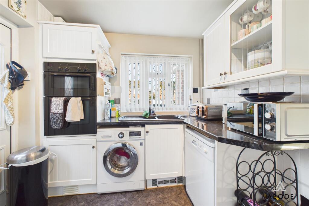 Hillcrest Avenue, Burton-On-Trent photo 5