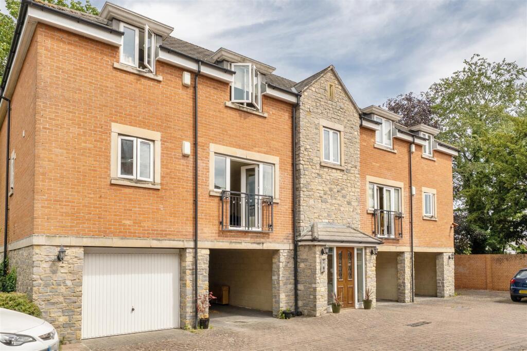 Main image of property: The Willows, Keynsham, Bristol