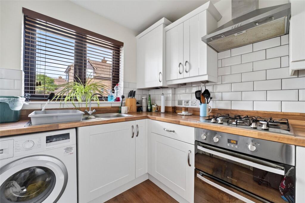 Harvey Close, Lawford, Manningtree, Essex, CO11 photo 3