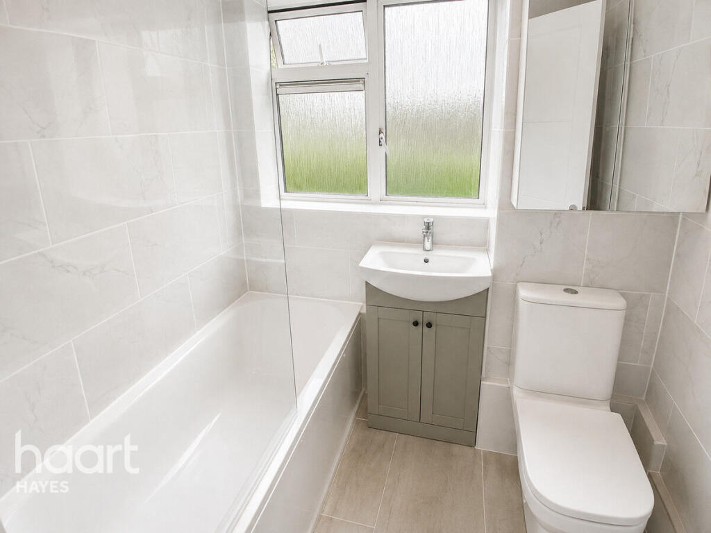 Apartment in Uxbridge, Cowley - More