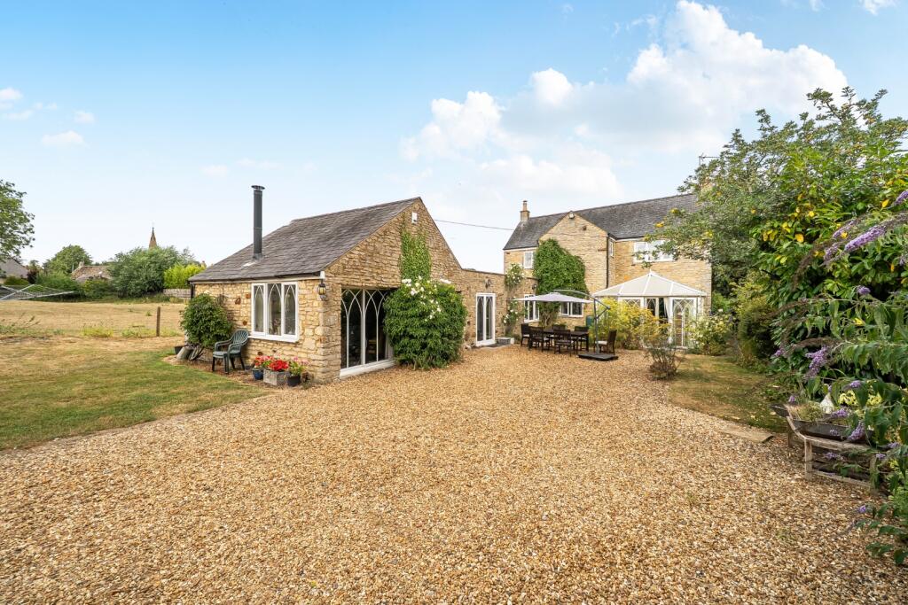 House in Northampton - View 3