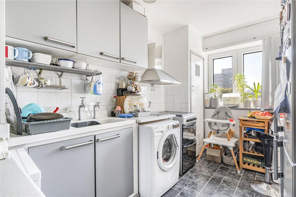 Wanborough Drive, London, SW15 photo 4