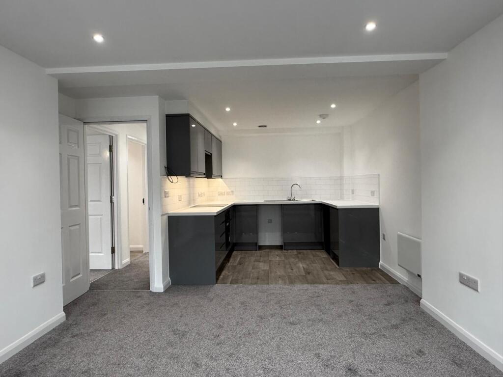 Apartment in Taunton - View 3
