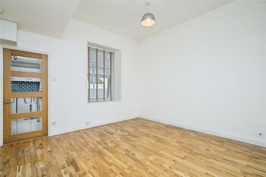 Apartment in Plymouth - View 4