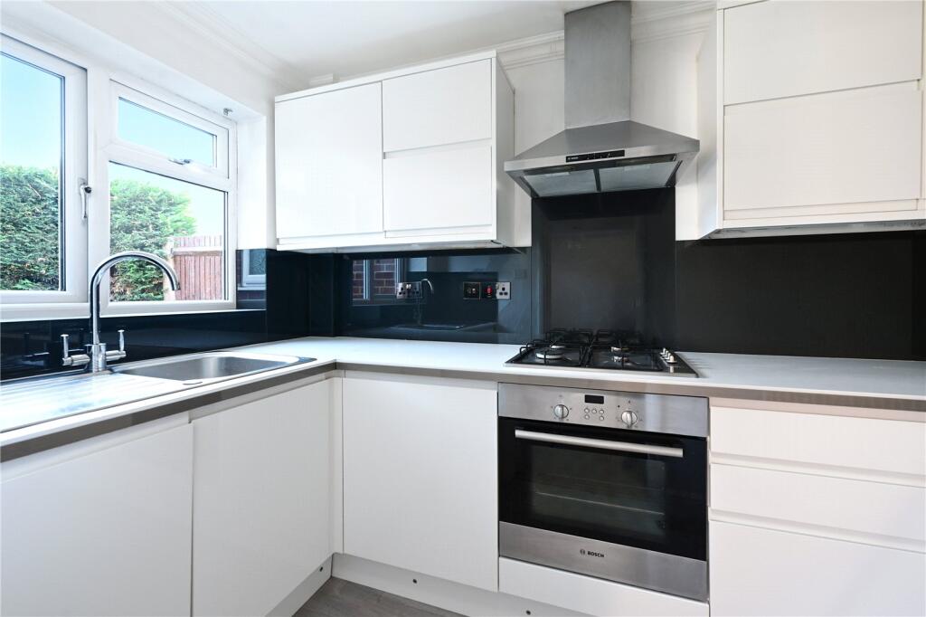House in Hart, Moulsham Green, Yateley - View 2