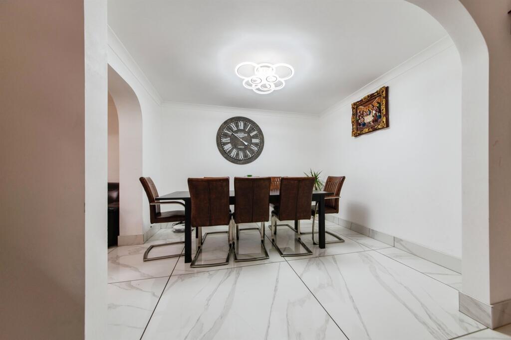 Woodfield Close, Spalding - View 5
