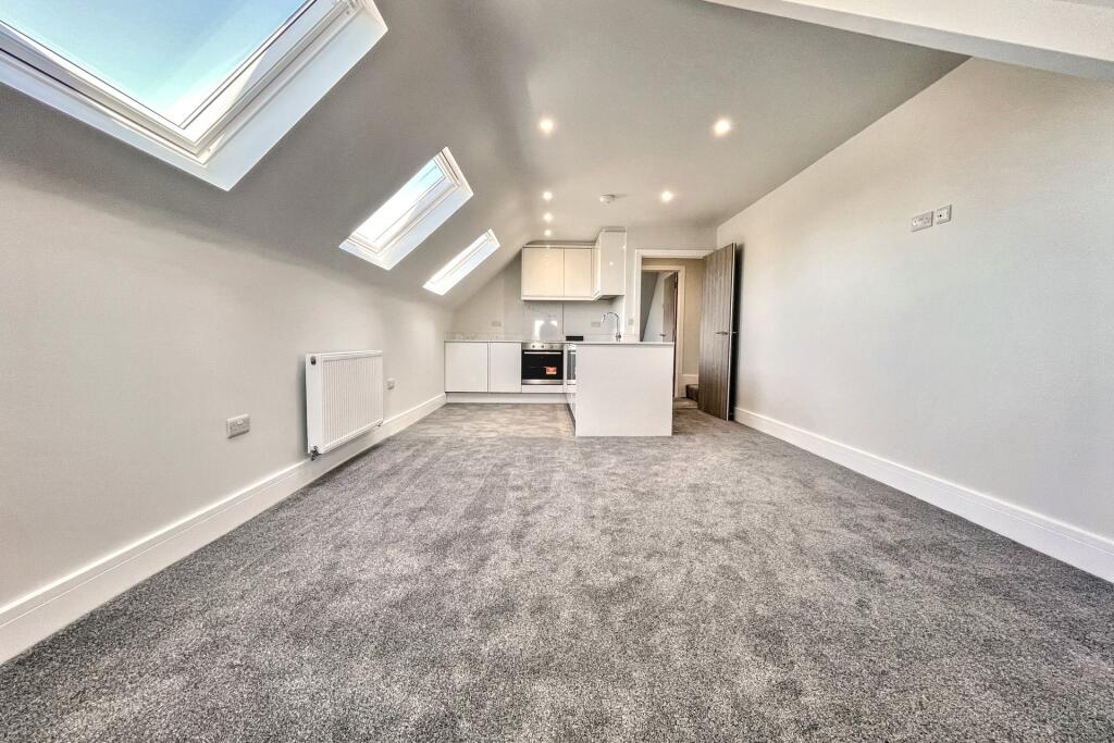 Apartment in Christchurch, Southbourne, Bournemouth - View 2