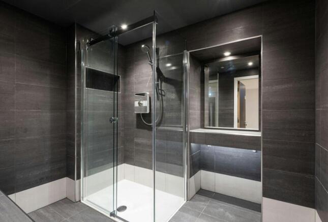 Edmund House - Showers.jpg