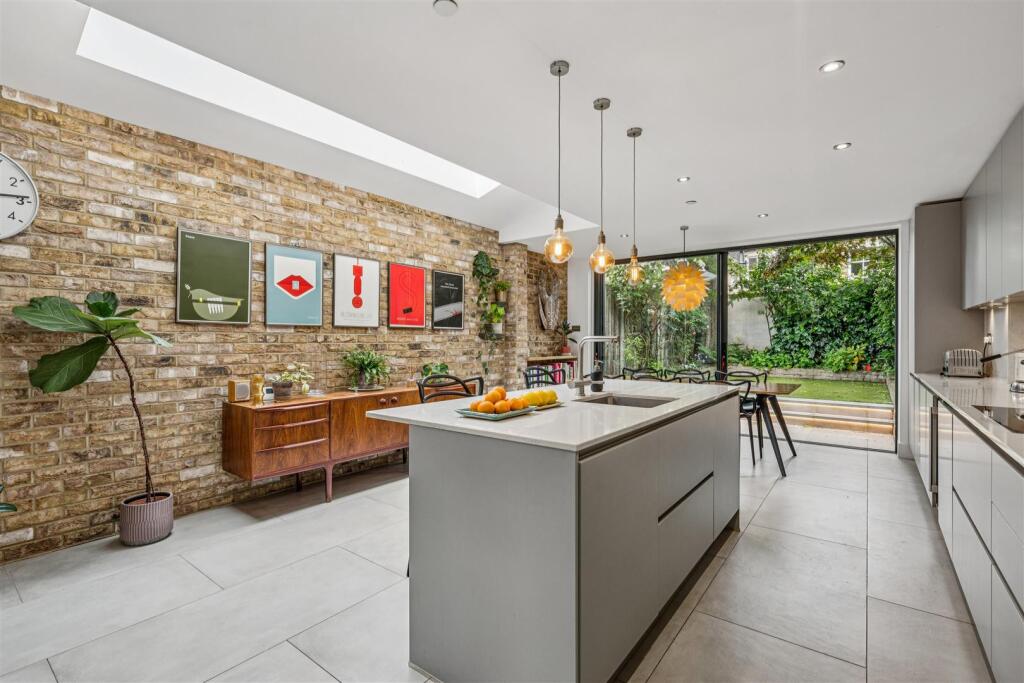 Main image of property: Reckitt Road, London, W4