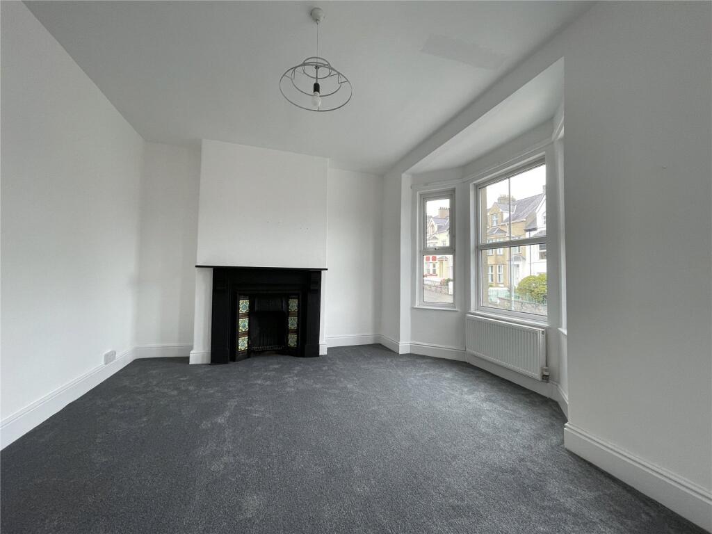 House in Llandudno, Caernarfon - More