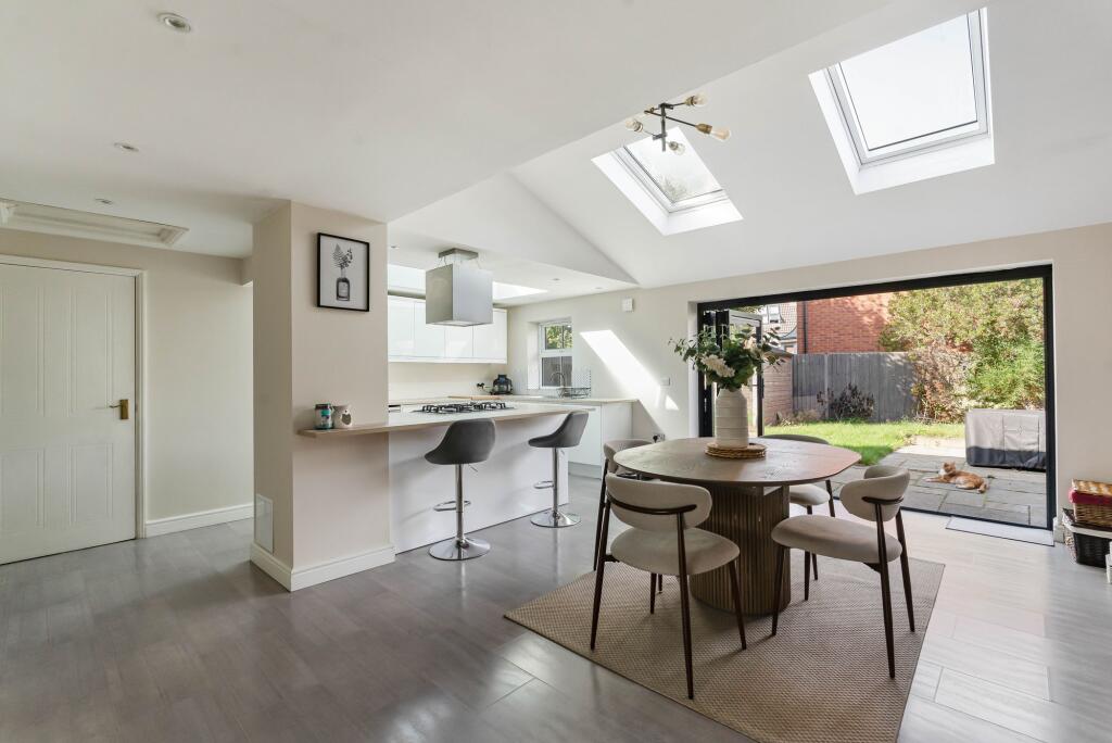 House in Blunsdon St Andrew, Ash Brake, St. Andrews - View 3