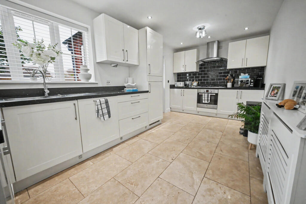 Mirbeck Close, Finchfield, Wolverhampton, WV3 - View 3