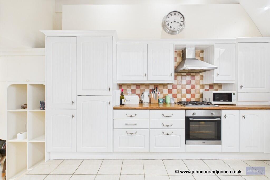 Stanway Place, Chertsey, Surrey, KT16 photo 3