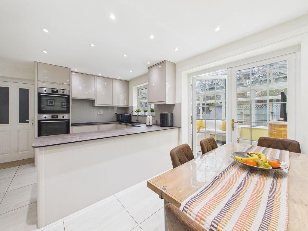 14 Dungarven Drive, Newport photo 4