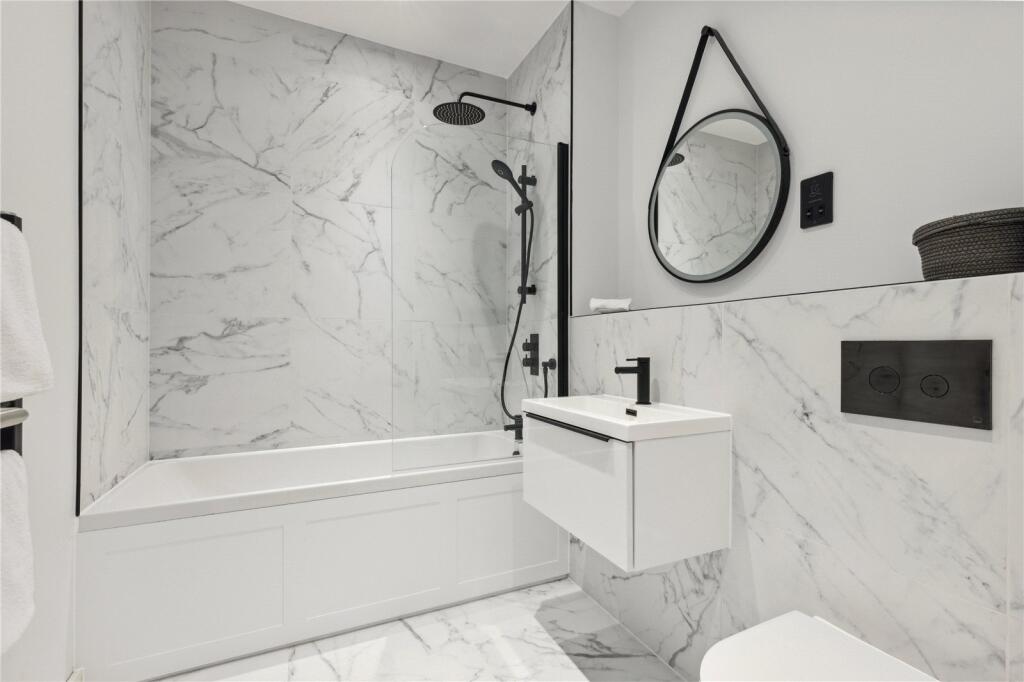 Garratt Lane, SW17 photo 3
