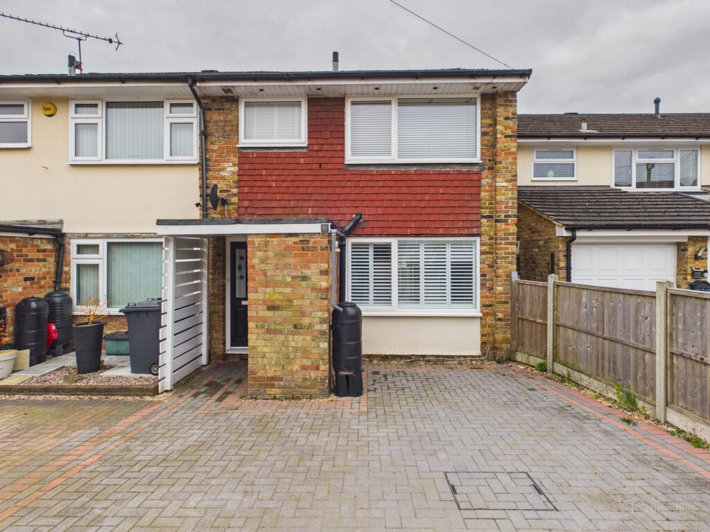 Main image of property: Farndale Gardens, Hazlemere, High Wycombe, HP15 7HE