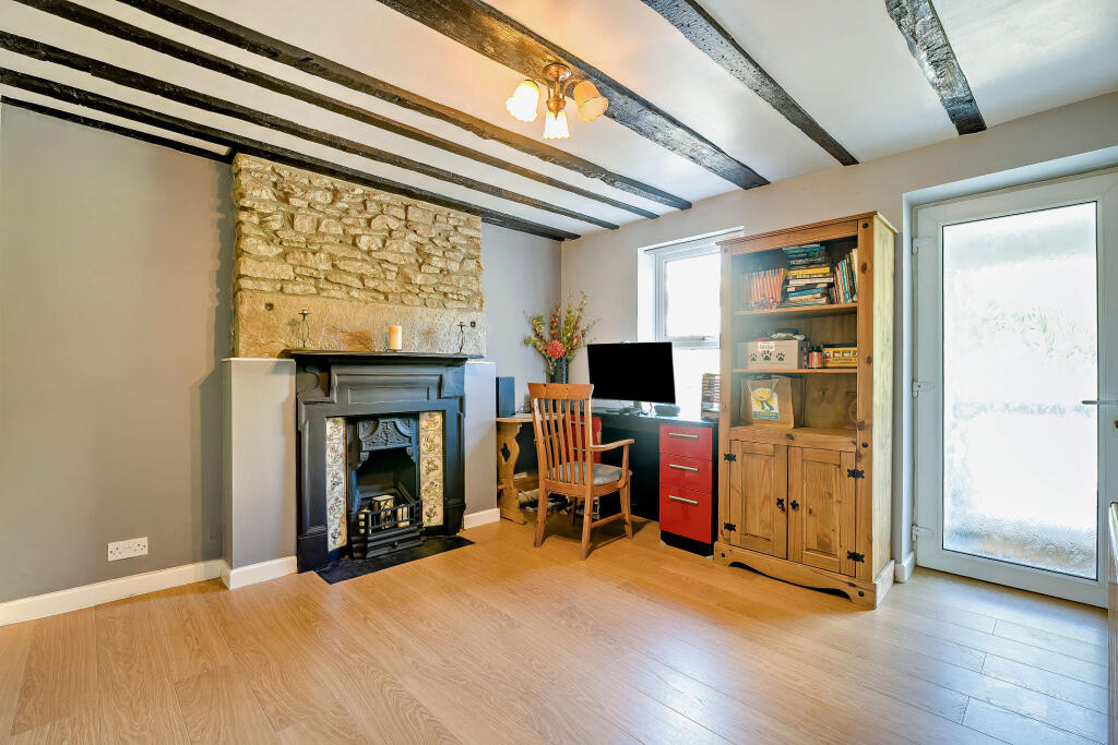 House in Gloucester - View 4