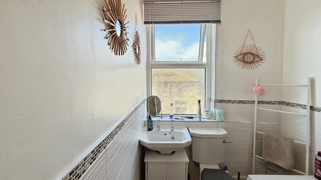 House in Wakefield - View 4