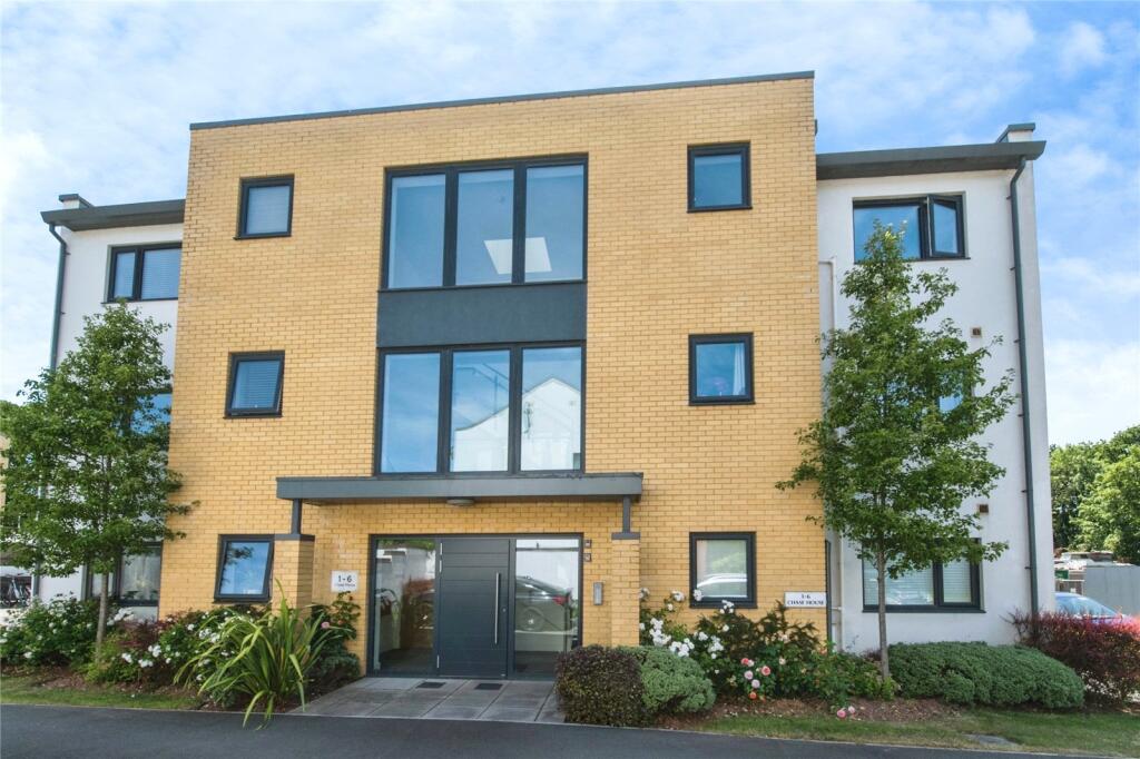 2-bed flat on The Retreat Drive, Topsham, Exeter, Devon, EX3, £80,000