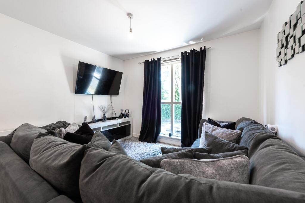 Apartment in Birmingham, Lyndon Green - View 2