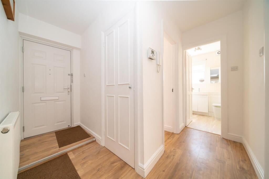 Apartment in Watford - View 5