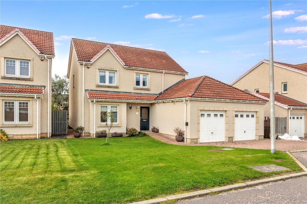 4-bed detached on Dunlin Walk, Montrose, Angus, DD10, £300,000