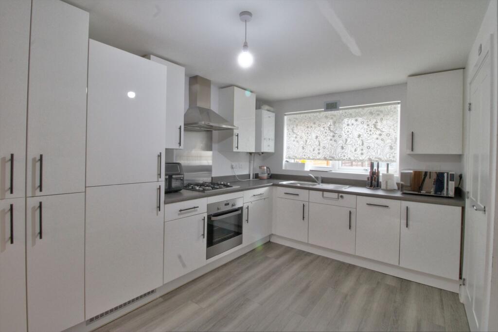 Isabel Drive, Elsenham, Bishop's Stortford photo 4