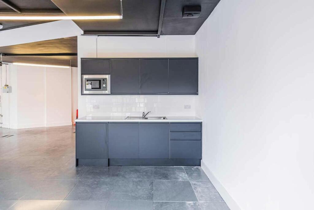 12 Tyssen Street