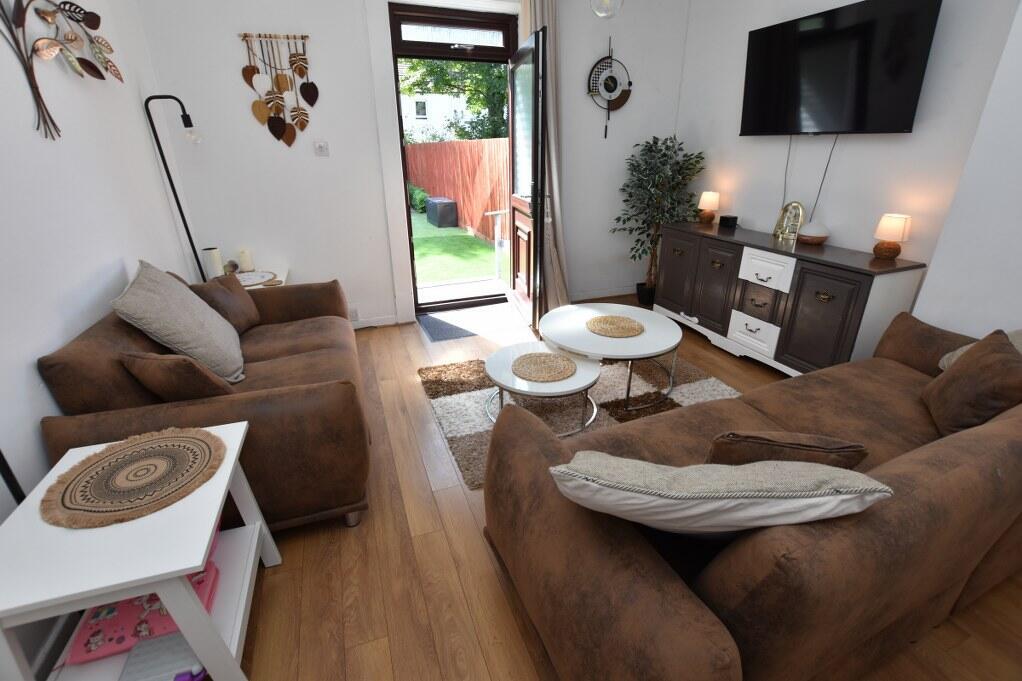 Apartment in Paisley, Renfrewshire - View 2