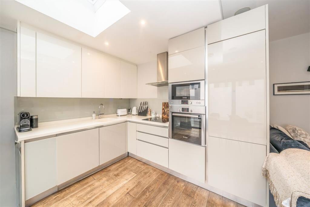 Apartment in London - View 5