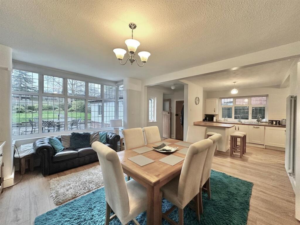 4 bed detached - Crewe Road, Wistaston, Cheshire image 2