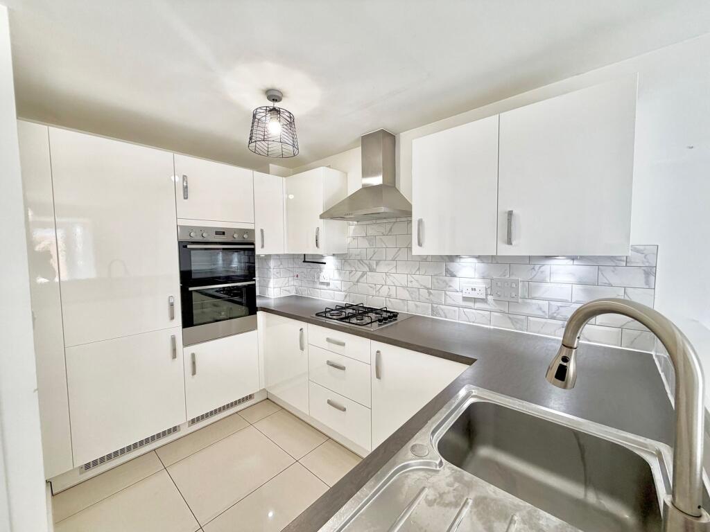 House in Milton Keynes, Fairfields - View 4