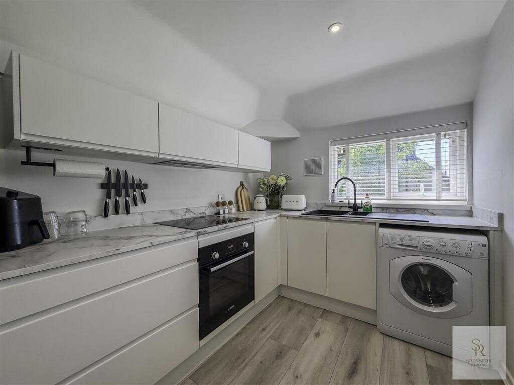 Apartment in Dacorum, Leverstock Green - View 4