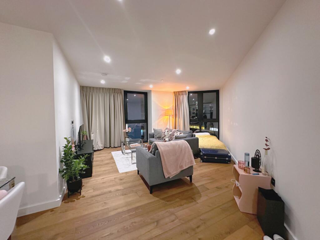 Flat , Emery Way, London - View 3