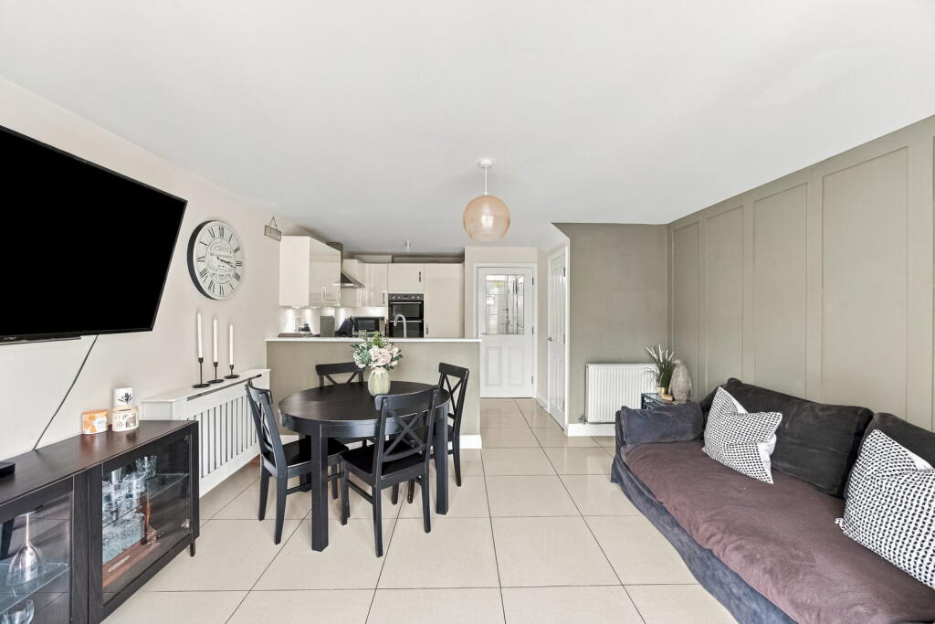 House in Milton Keynes, Fairfields - View 4