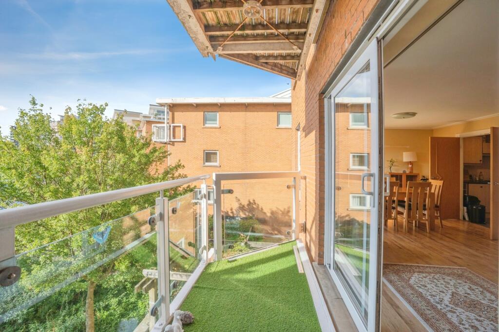 Apartment in Cardiff - More
