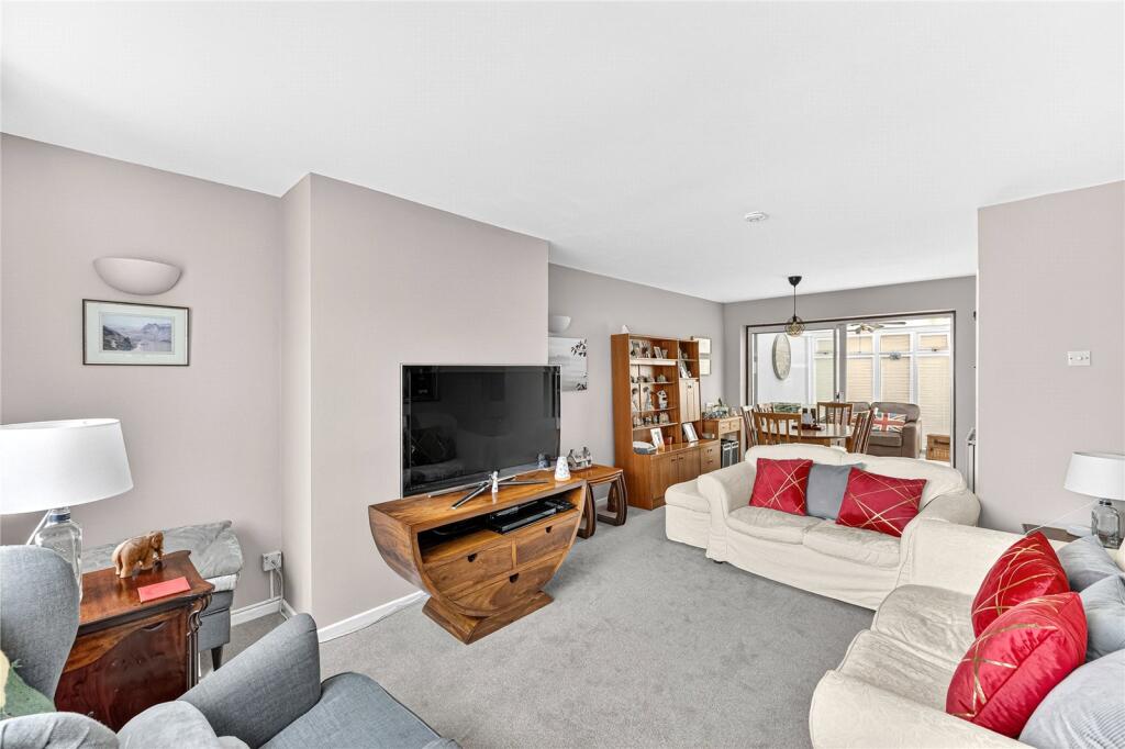 Elmwood Crescent, Flitwick, Bedfordshire, MK45 photo 3