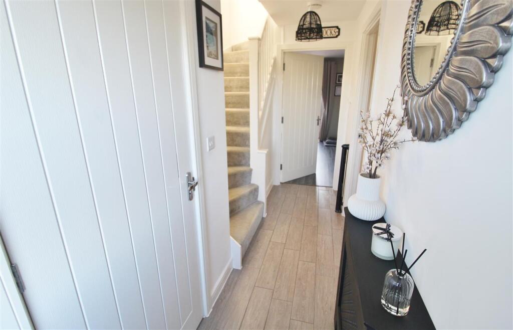 4 bedroom semi-detached house for sale in Balmoral Drive, Grantham, NG31 - View 4