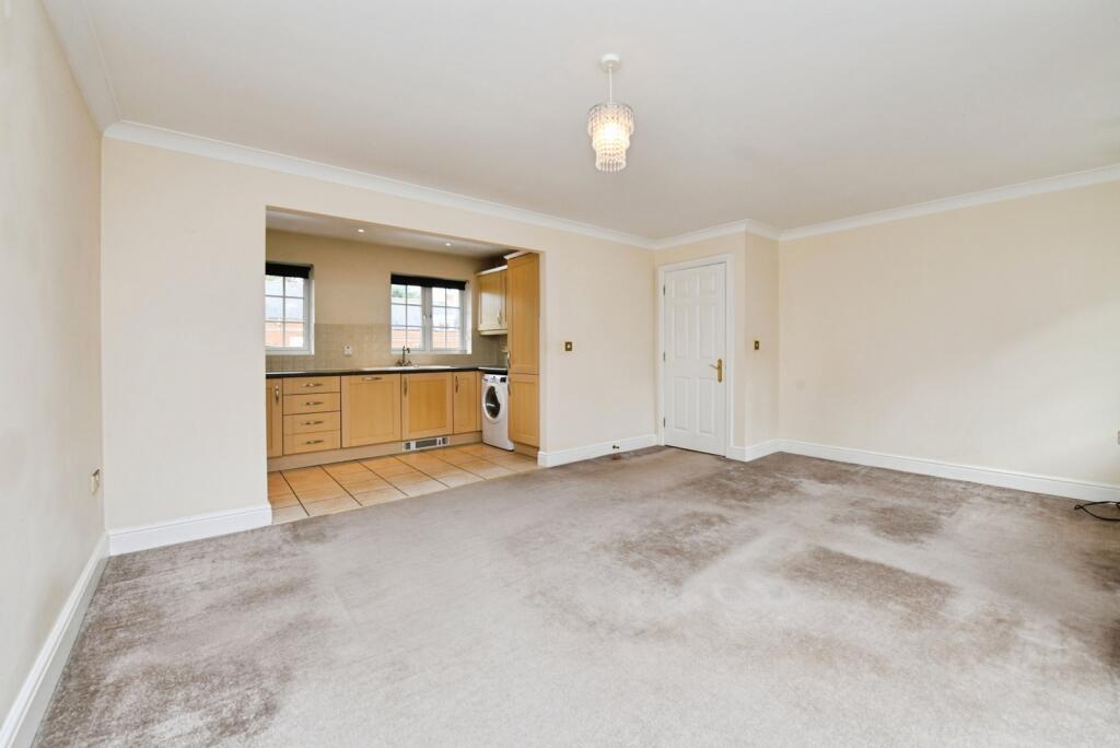 Apartment in Brentwood, Essex - View 4