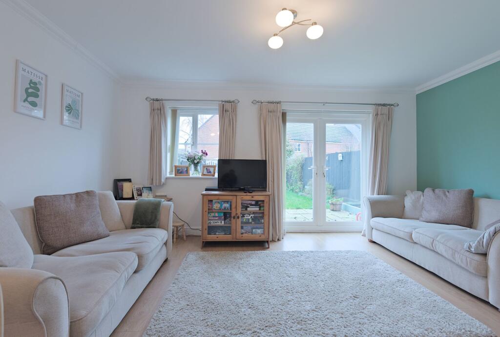 House in Henlow, Central Bedfordshire - More