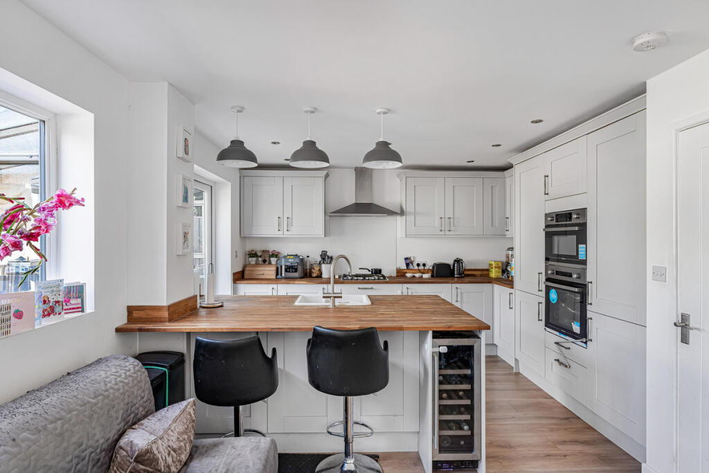 House in Wantage, Belmont Park - View 3